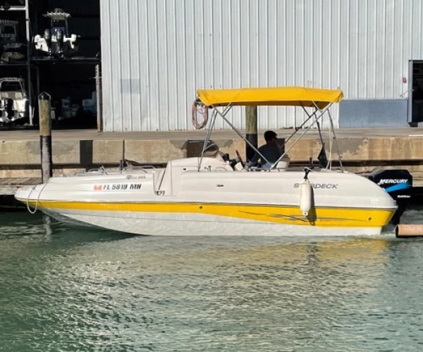   boat rentals Florida Sarasota Florida intracoastal Starcraft Deckboat  19 Feet 