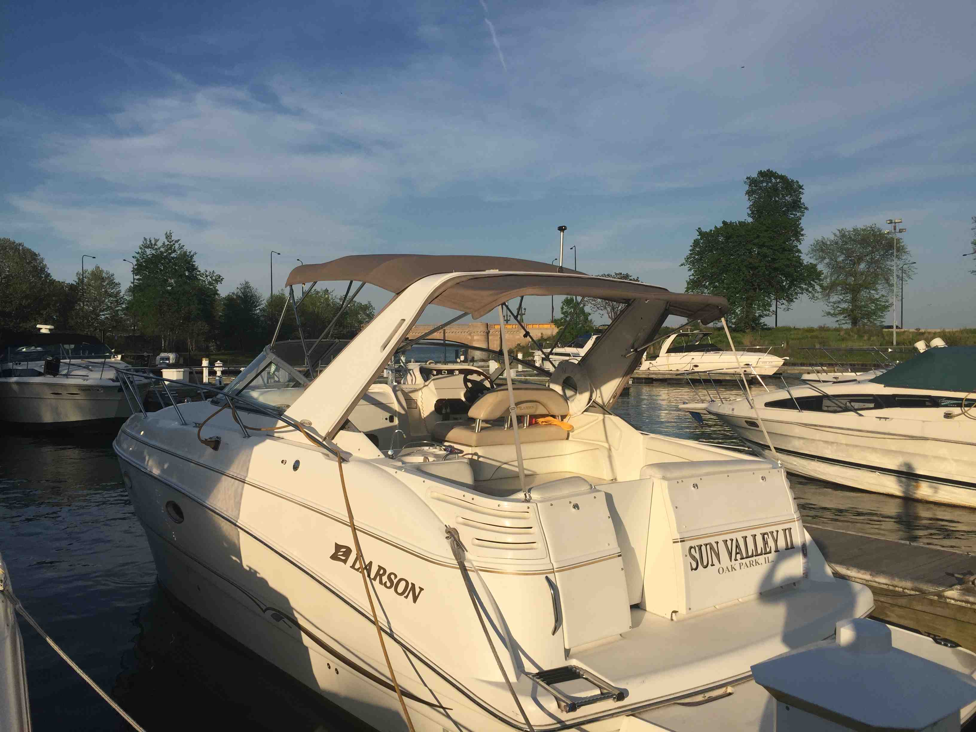  boat rentals Illinois CHICAGO Illinois  Larson330 330 Cabrio 2002 32 