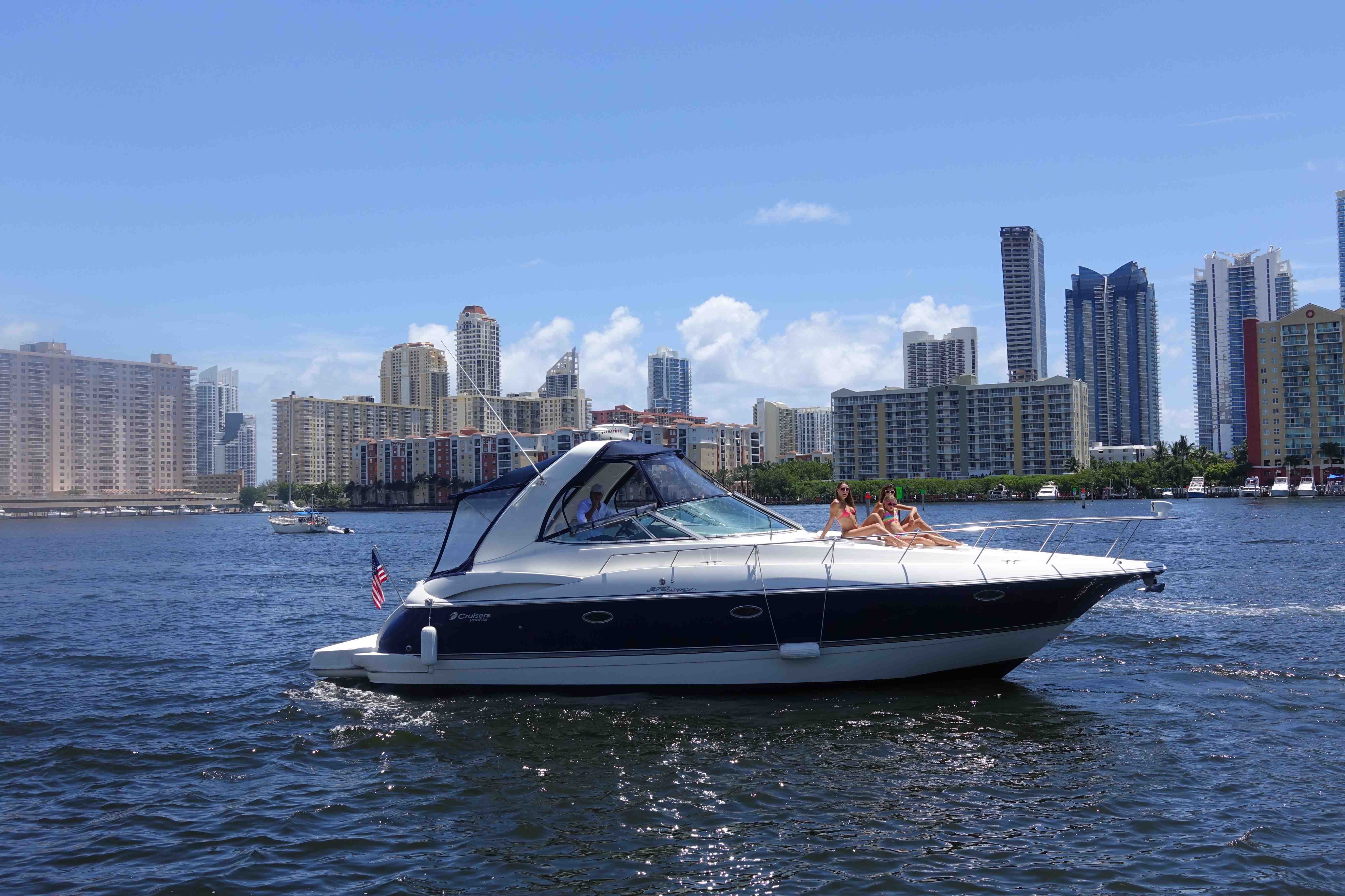 Beautiful 40 feet - Cruisers Yacht Express boat rentals Florida HALLANDALE Florida  Cruisers Yacht 370 Express 2007 40 