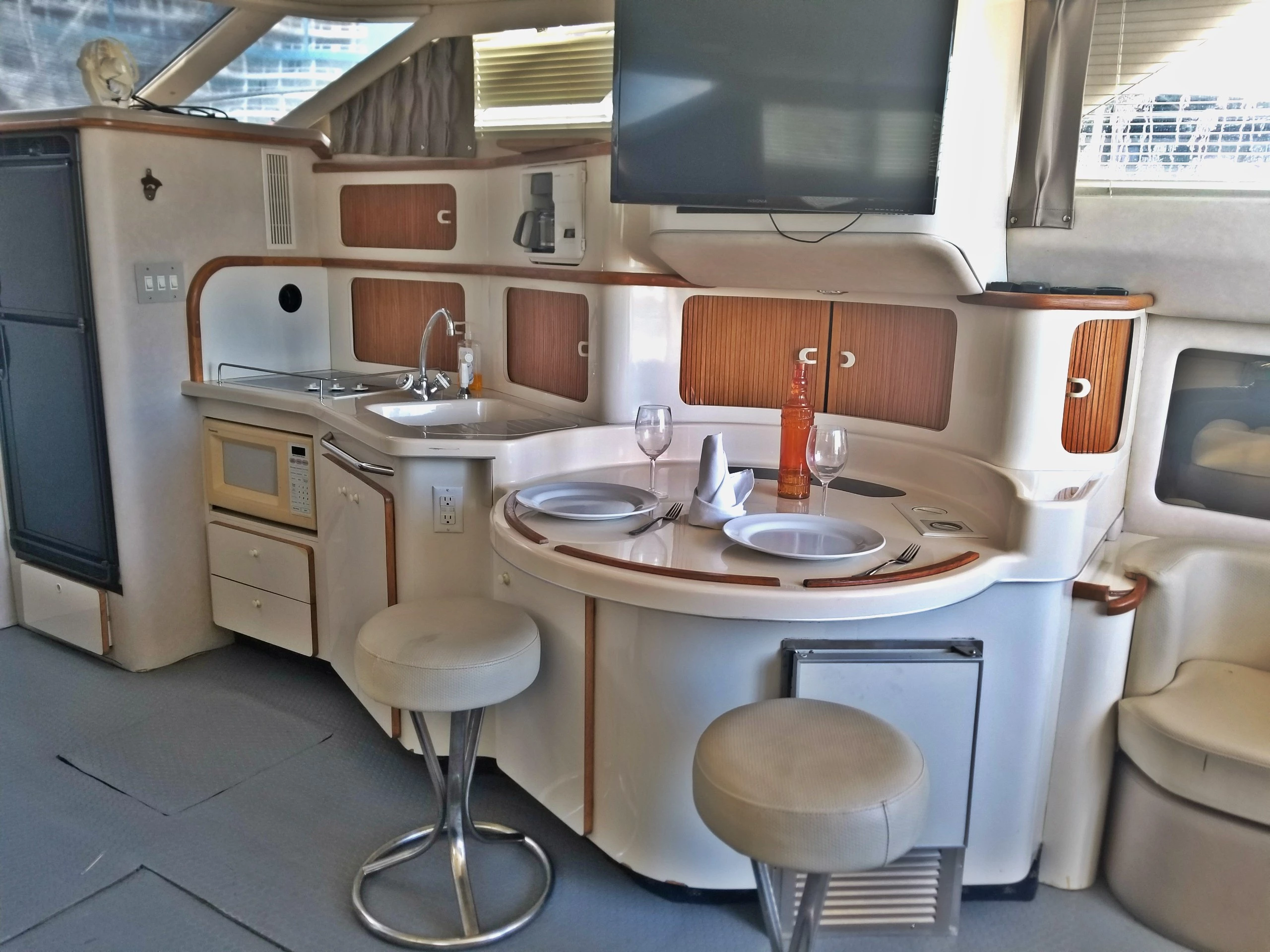  boat rentals Florida MIAMI Florida  Sea Ray Flybridge 2000 44 