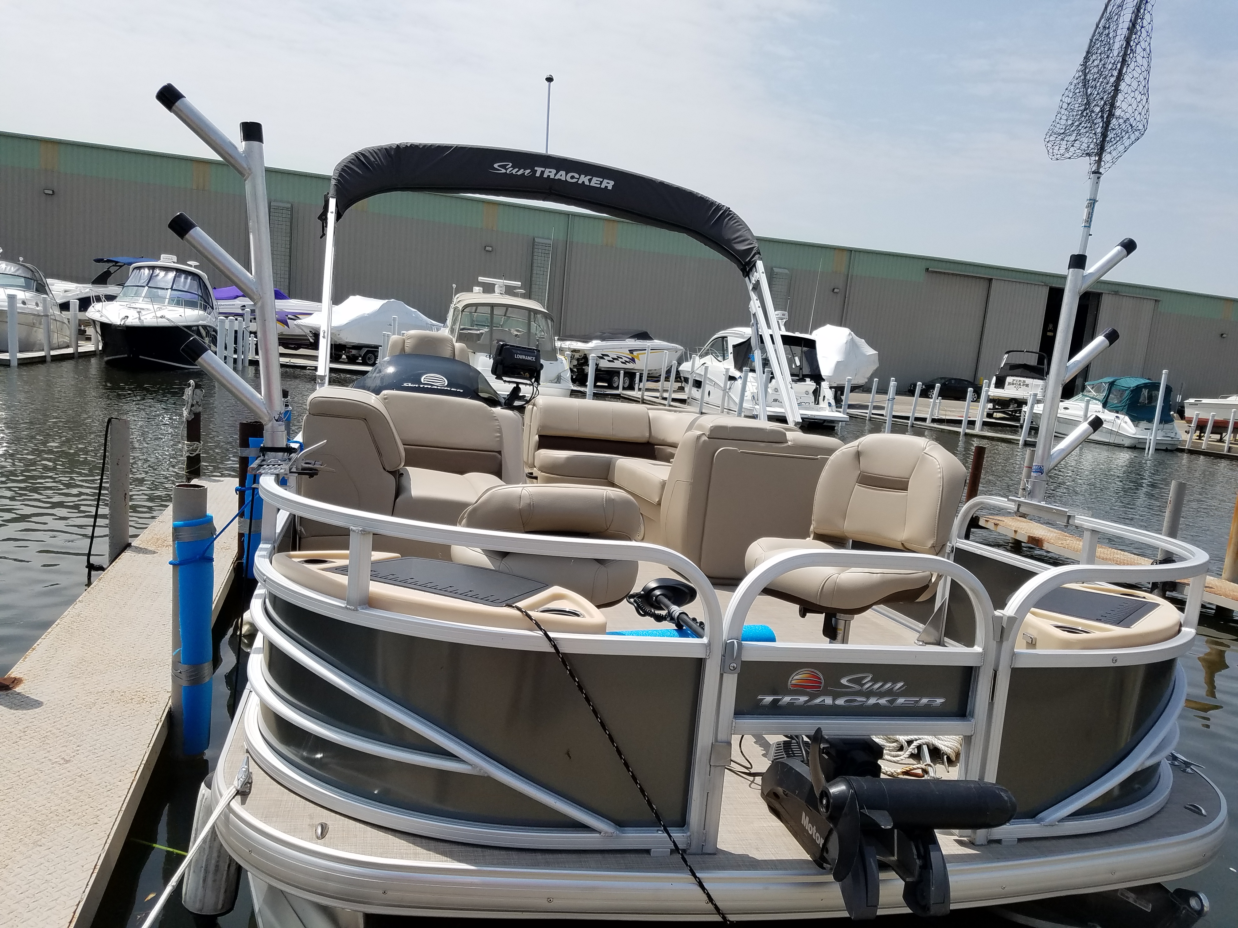  boat rentals Michigan chesterfield Michigan  suntracker Fishing Barge 22XP3 2019 24 