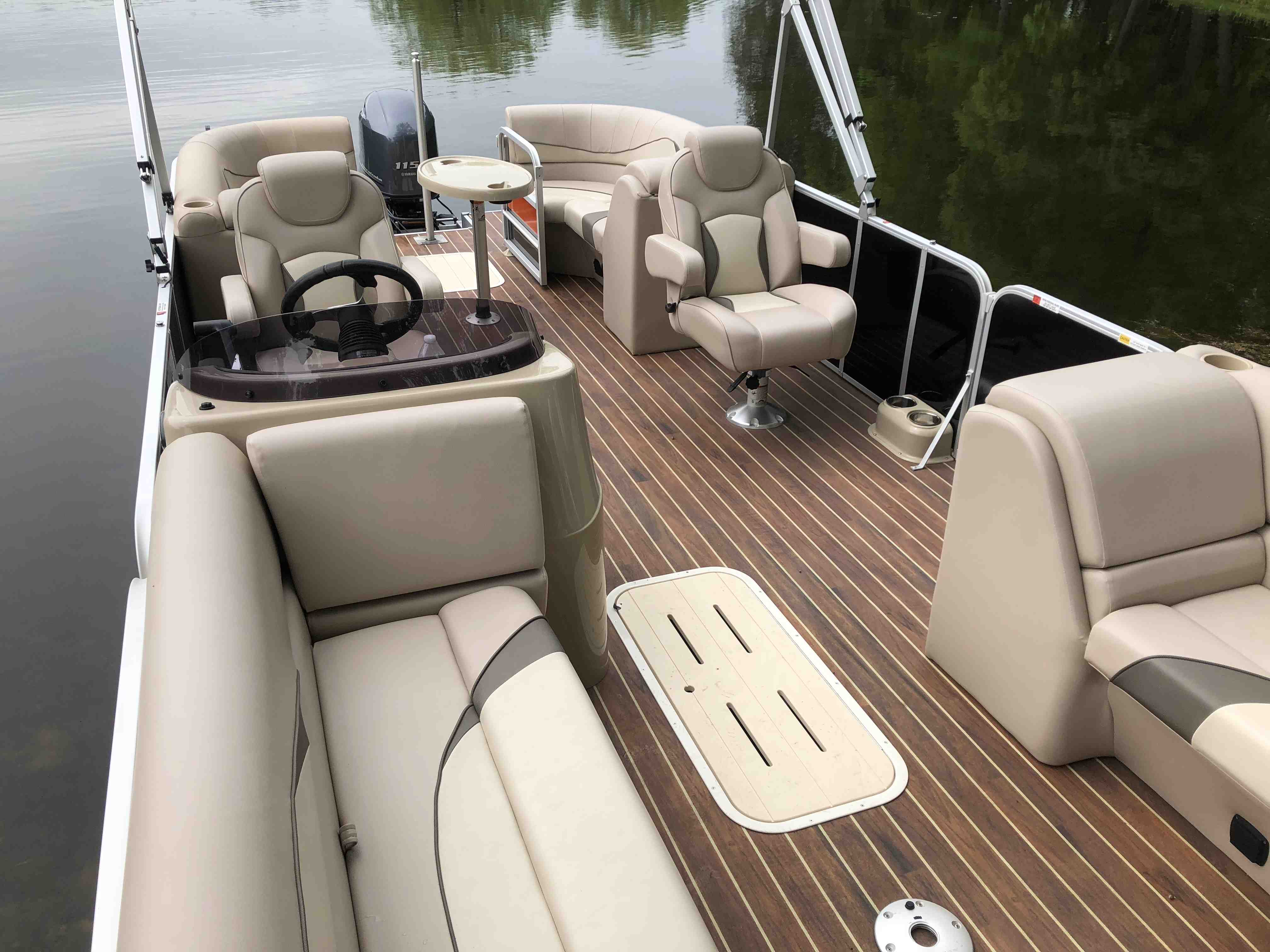 Interior boat rentals Michigan WATERFORD Michigan  SunCatcher V322RC 2018 22 