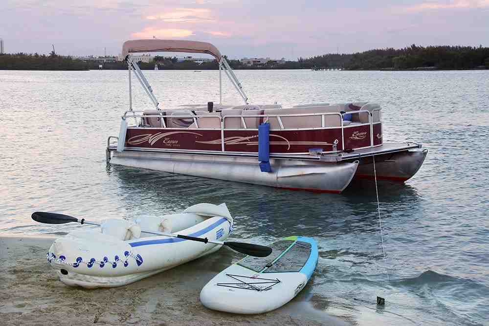 Bentley Pontoon 24 Feet