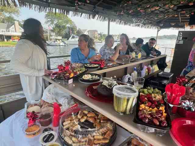 Cabin boat rentals New York PORT JEFFERSON New York  Tiki Boat 29 people 2023 40 