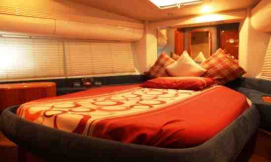 Sunrise  boat rentals Dubai – DXB Dubai UPPER MARLBORO Dubai – DXB  Italian Azimuth 2002 52 