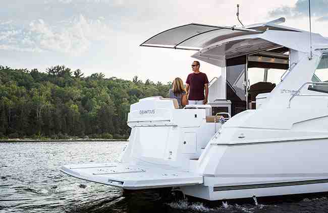 Sunshade boat rentals Florida FORT MYERS Florida  Cruisers Cantius  48 