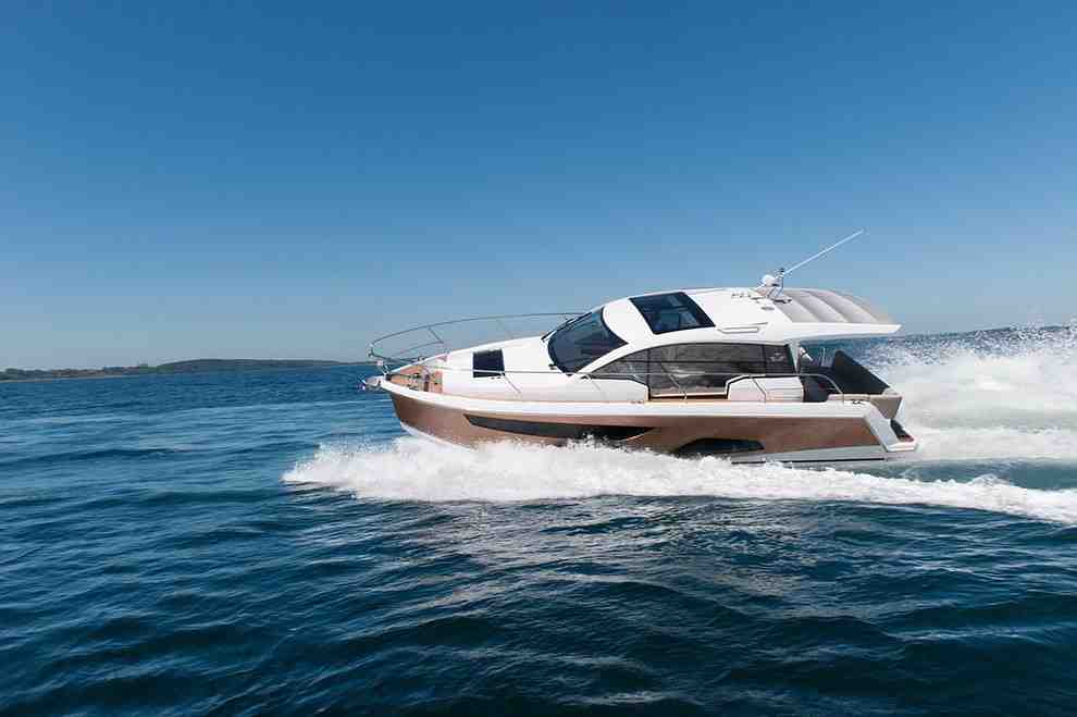 Sealine 330 boat rentals  Hong Kong      33 