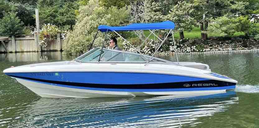 Side  boat rentals New York ISLAND PARK New York  Regal 2100 2011 21 