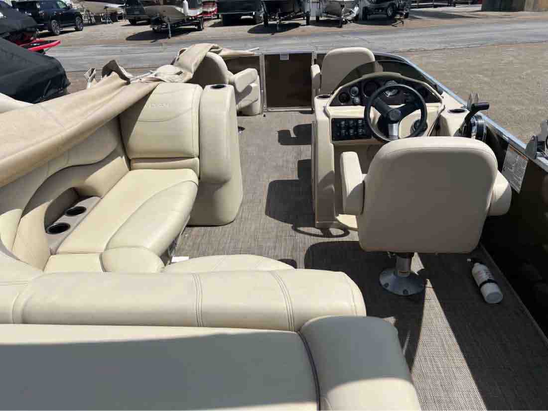 Pic 1 boat rentals Wisconsin GREEN BAY Wisconsin  Sylvan 820 2018 20 