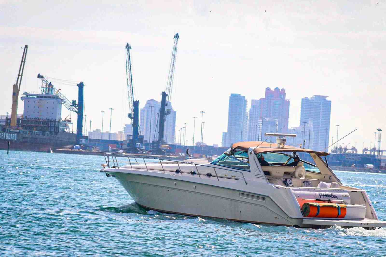  boat rentals Florida MIAMI Florida  Sea Ray 540 Sundancer 2000 55 