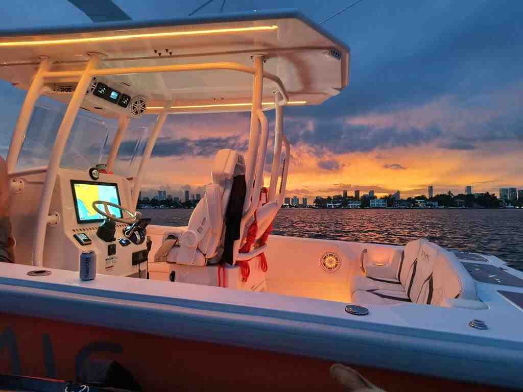  boat rentals Florida MIAMI BEACH Florida  Dynamic D305V 2022 30.5 