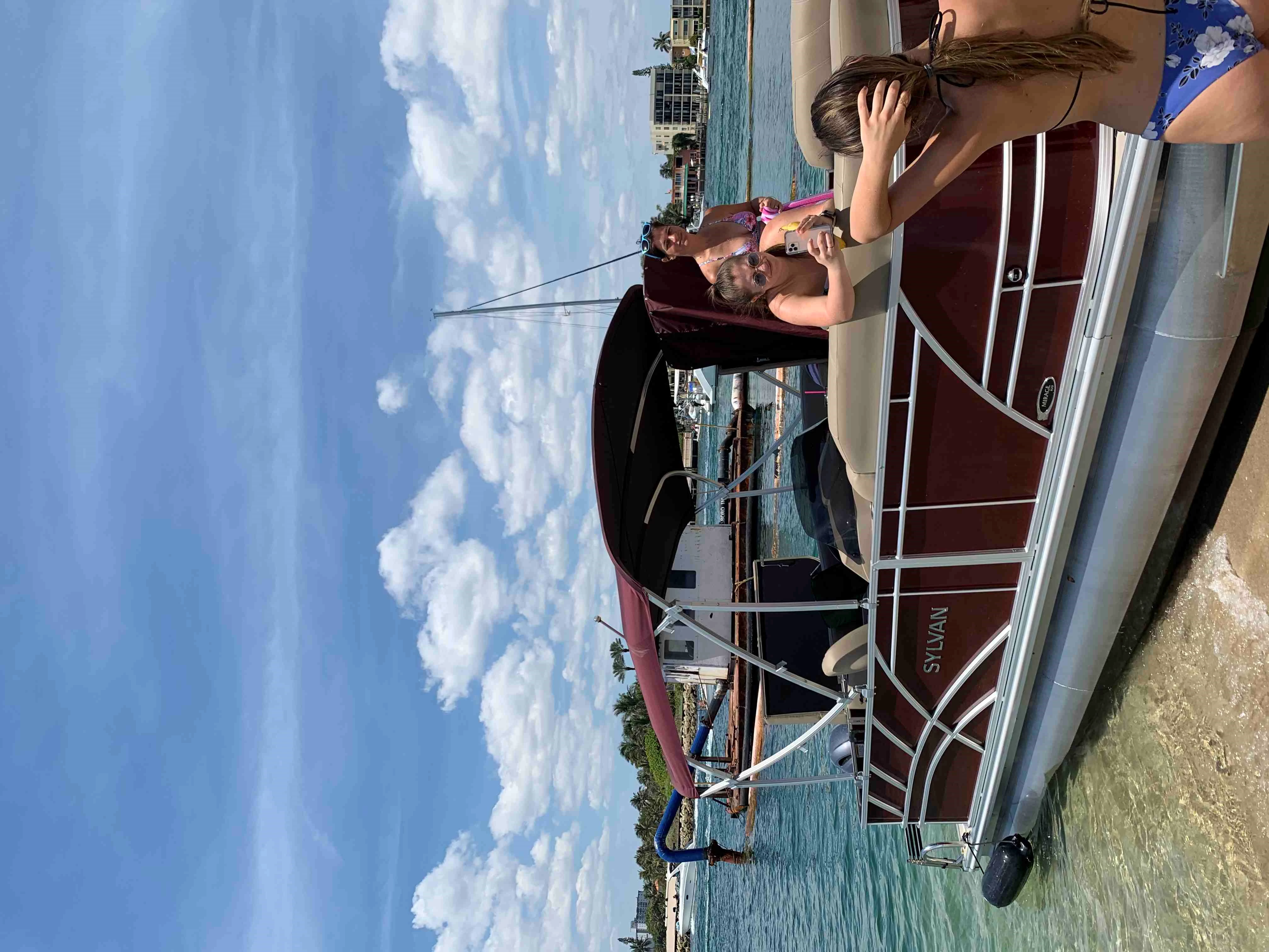  boat rentals Florida POMPANO BEACH Florida  Sylvan Mirage 820 2020 21 