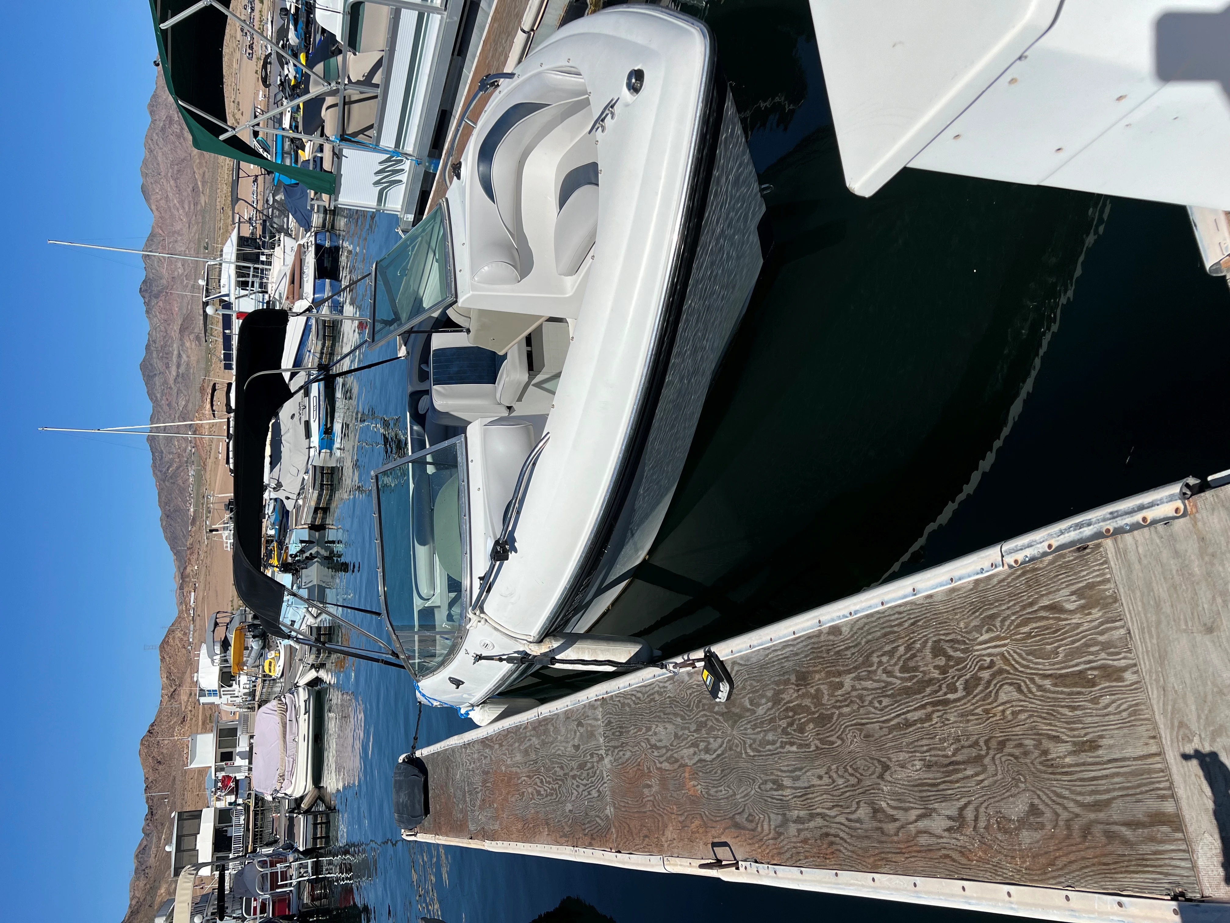  boat rentals     Four Winns Horizon 180 1999 18 