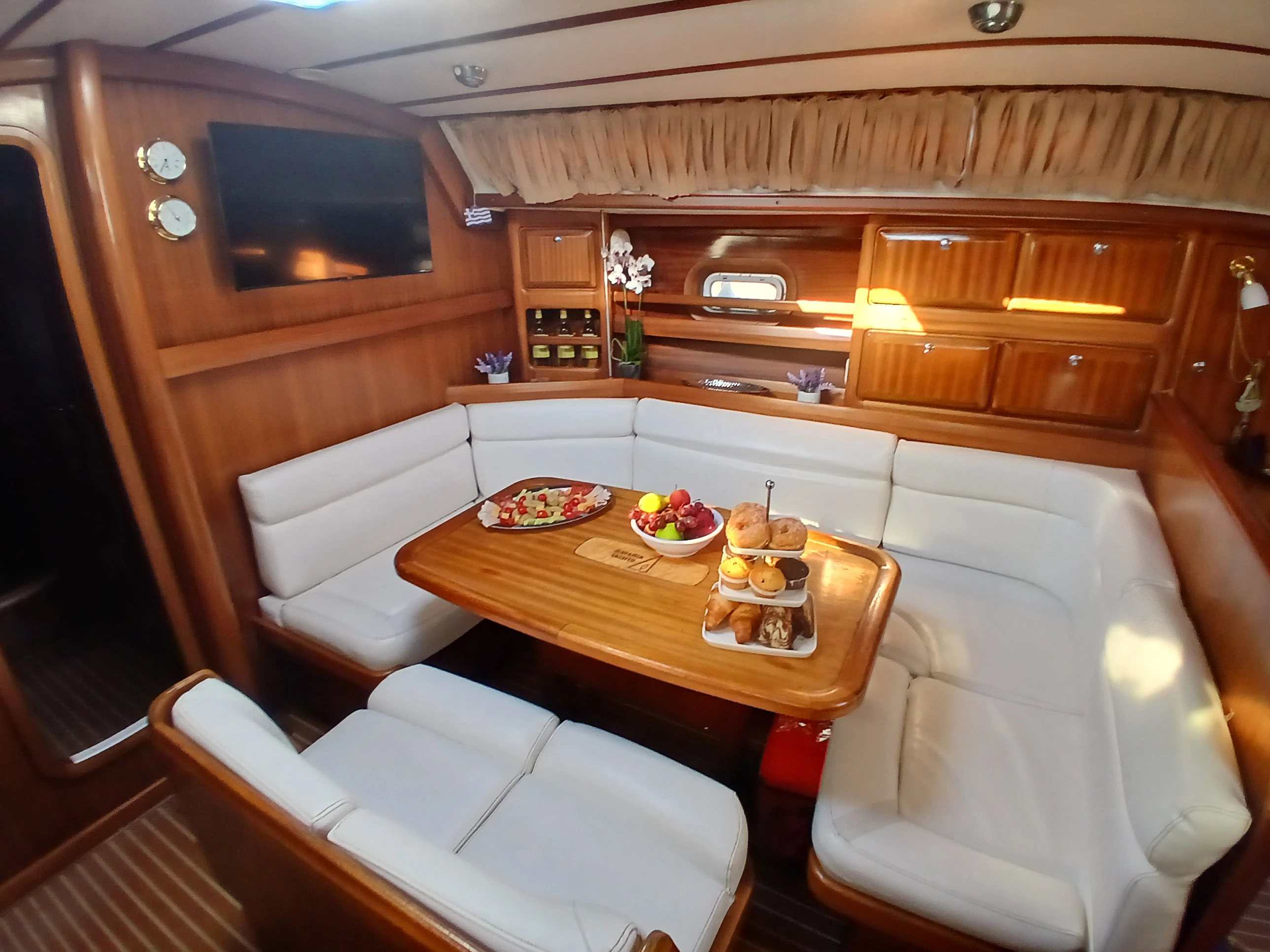  boat rentals  Milos   Bavaria 42c 2000 13 