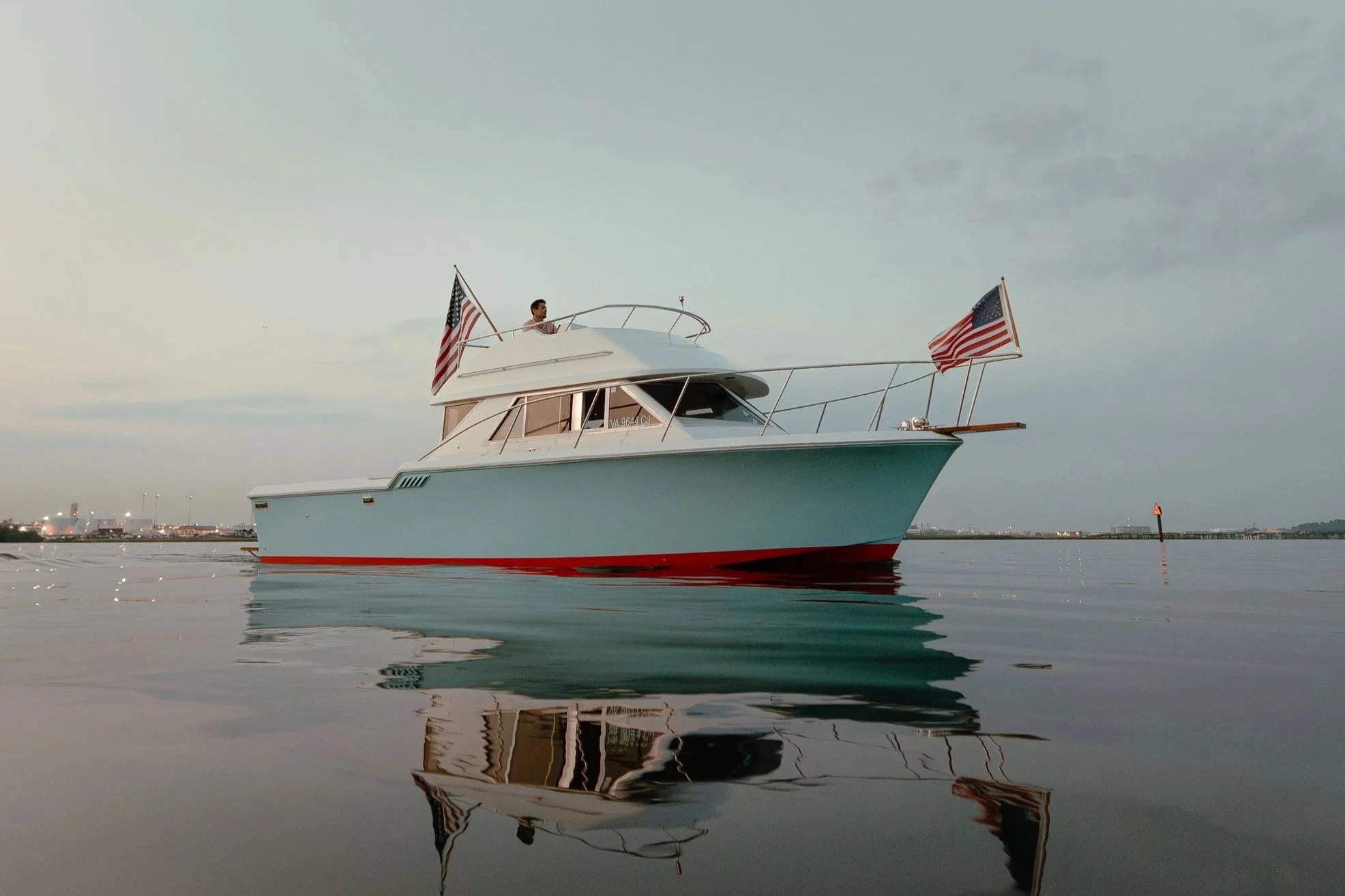  boat rentals District of Columbia WASHINGTON District of Columbia  Chris Craft Commander Sport Cruiser 315 1985 31.5 