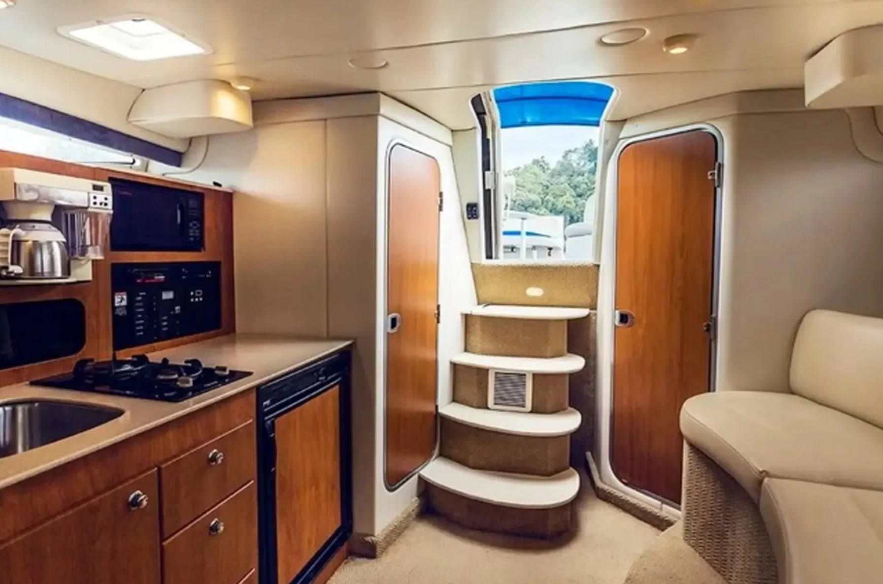 boat rentals Florida MIAMI Florida  Cruisers Yatch 3870 Express MotorYacht 2000 38 