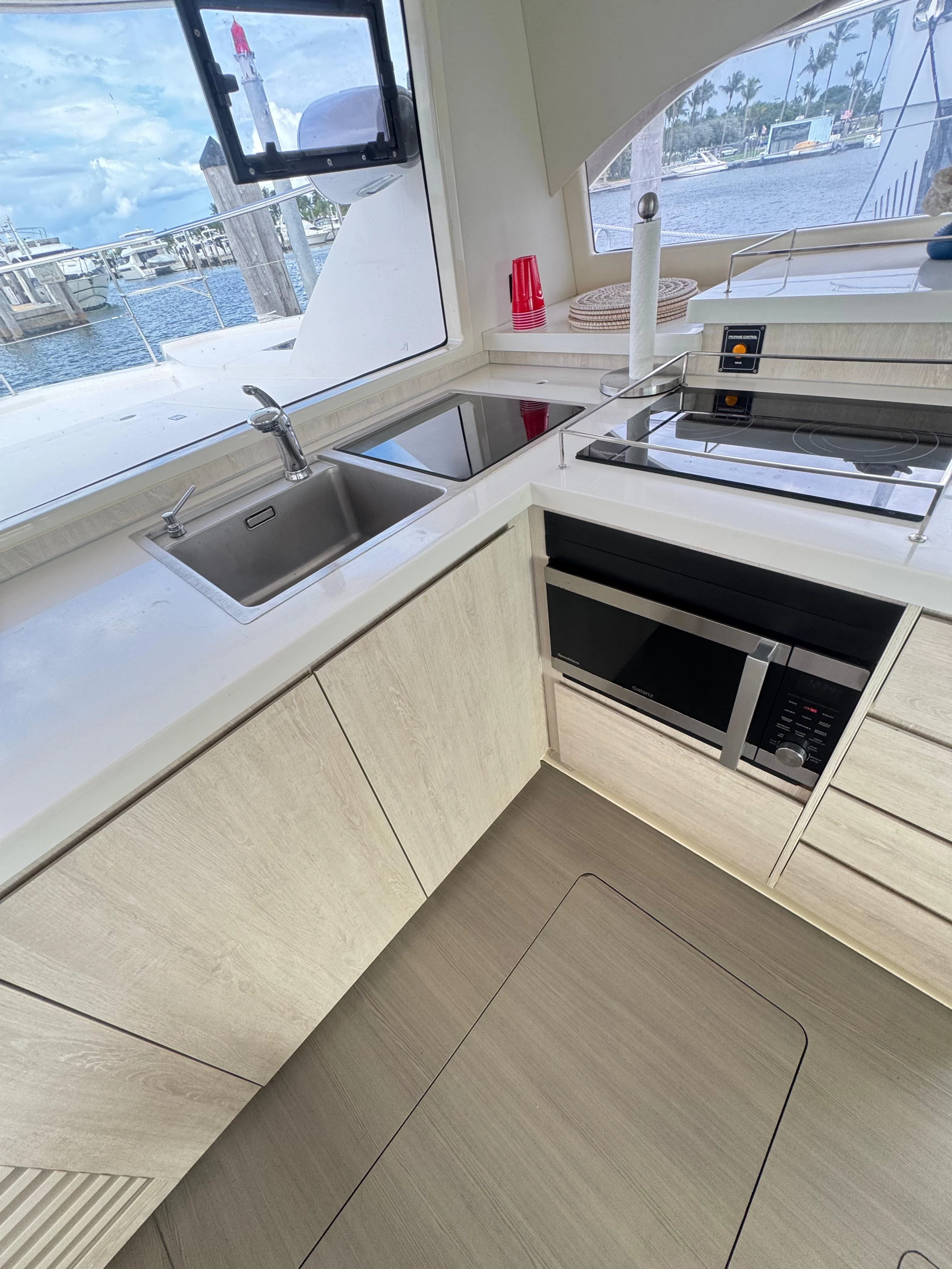   boat rentals Florida MIAMI BEACH Florida  Leopard Power Cat 43 2017 43 