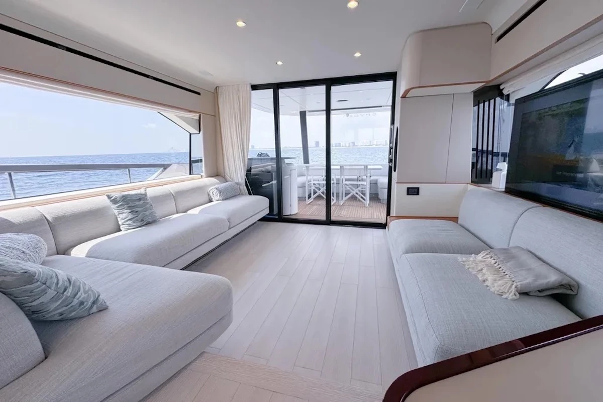   boat rentals Florida MIAMI BEACH Florida  Azimut 68 flybridge MY 2023 2023 68 