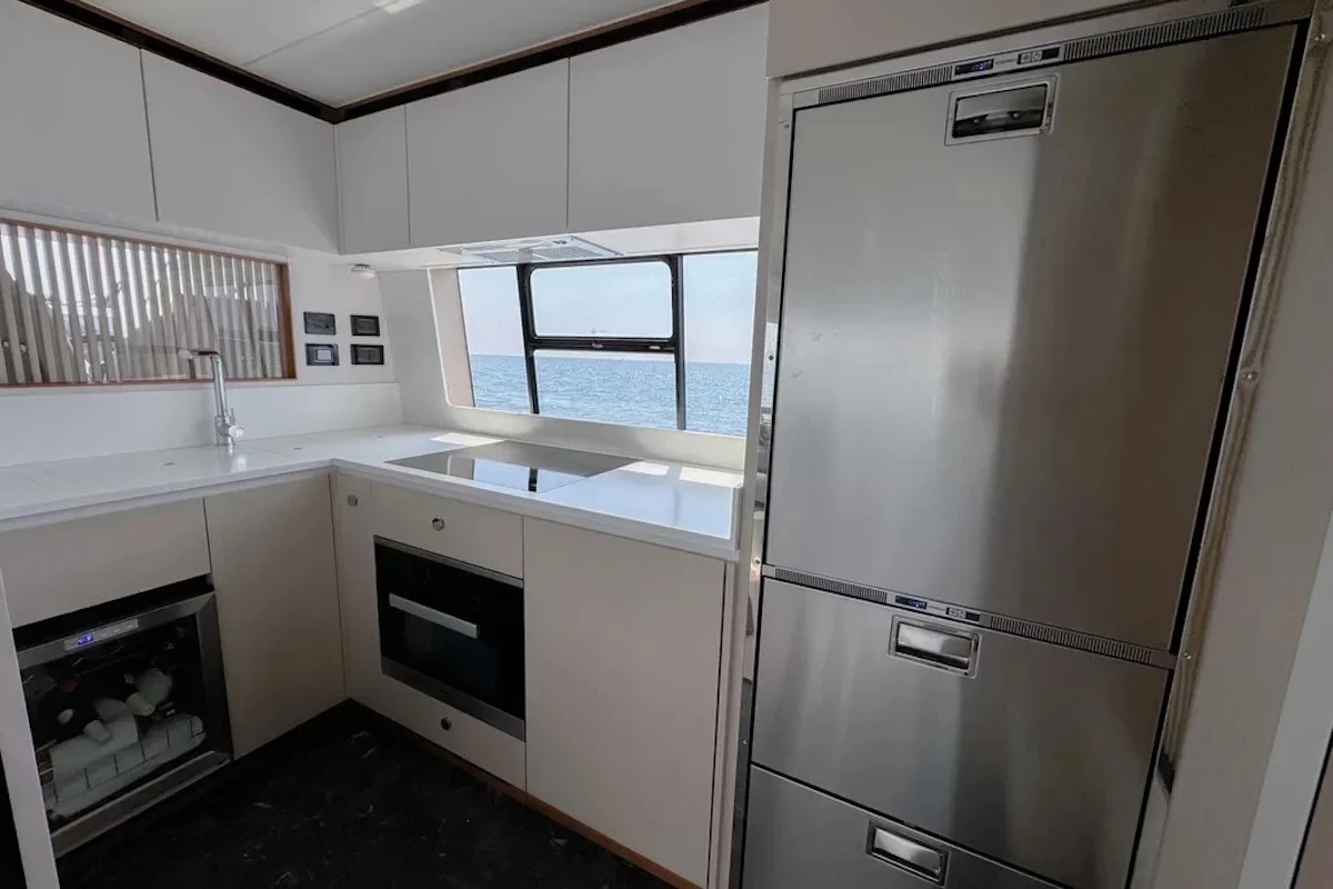   boat rentals Florida MIAMI BEACH Florida  Azimut 68 flybridge MY 2023 2023 68 
