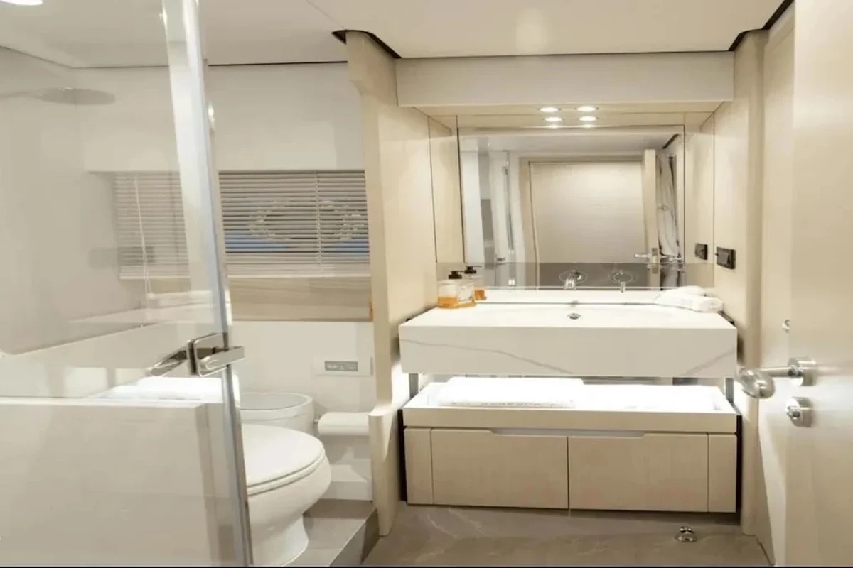   boat rentals Florida MIAMI BEACH Florida  Azimut 68 flybridge MY 2023 2023 68 