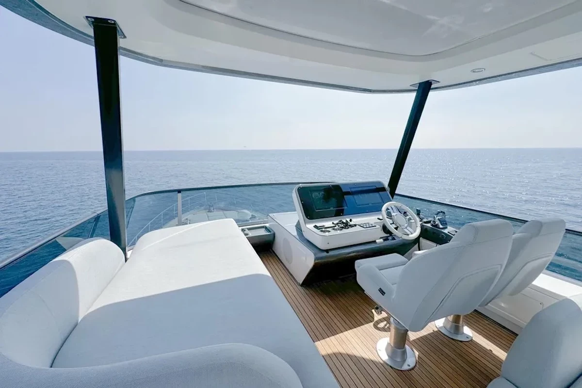   boat rentals Florida MIAMI BEACH Florida  Azimut 68 flybridge MY 2023 2023 68 