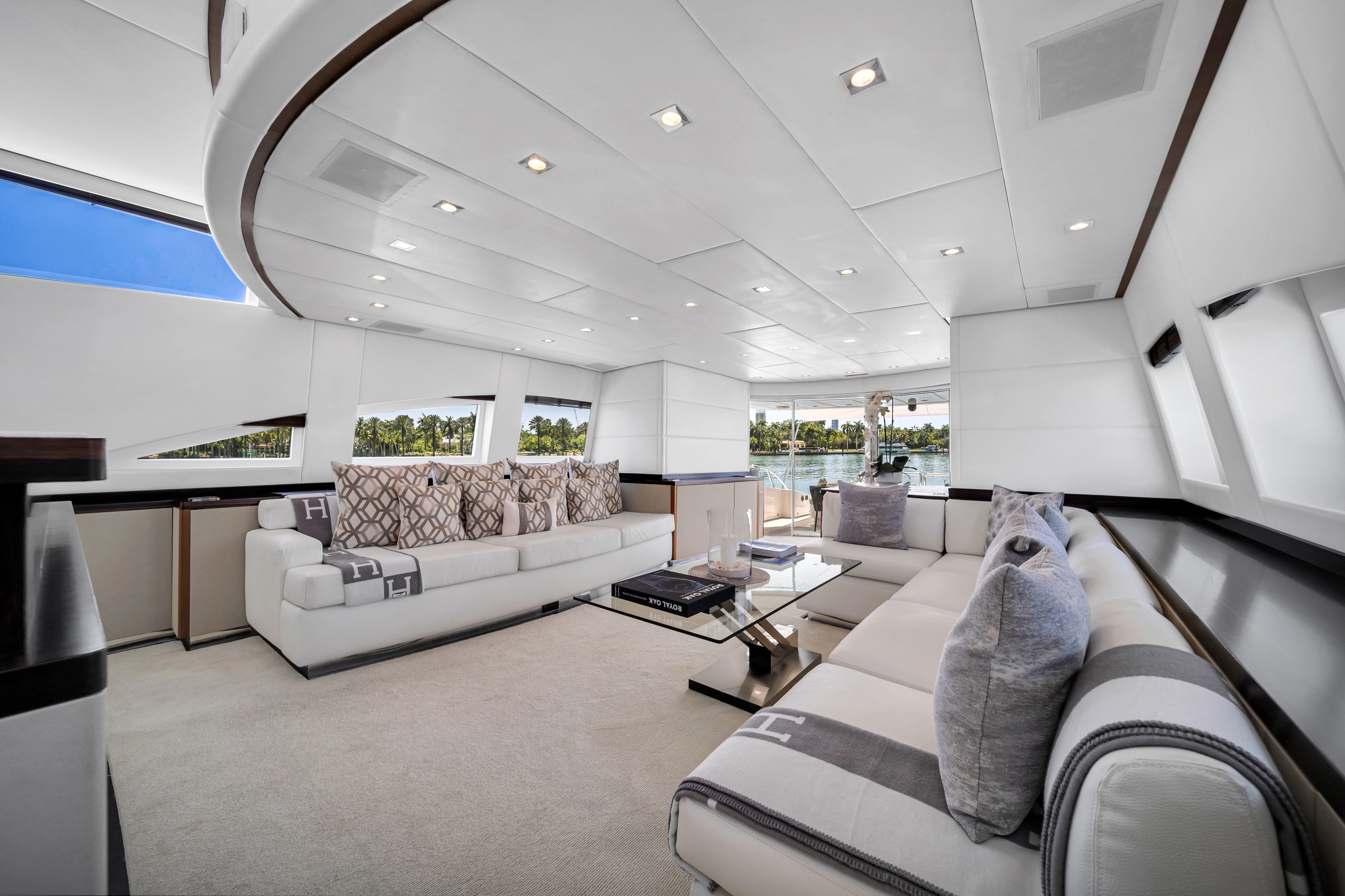   boat rentals Florida MIAMI BEACH Florida  Leopard Leopard 105 2007 105 