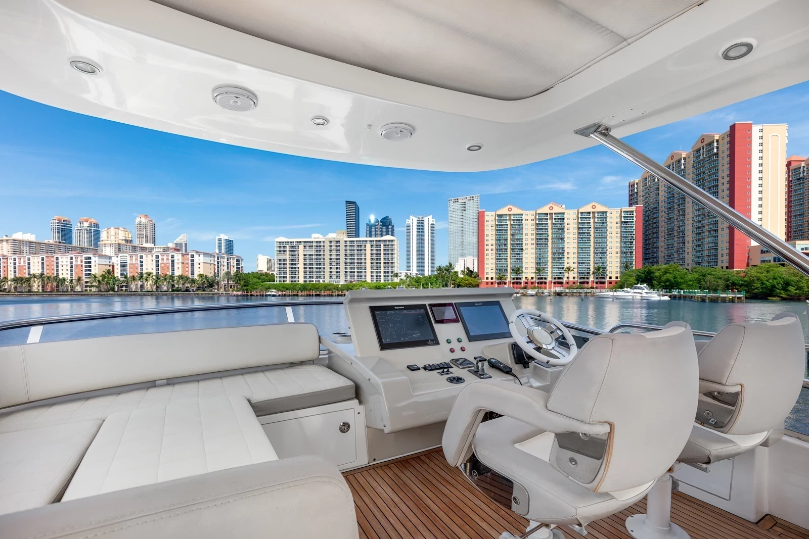   boat rentals Florida MIAMI BEACH Florida  Azimut 66 FLY 2016 68 