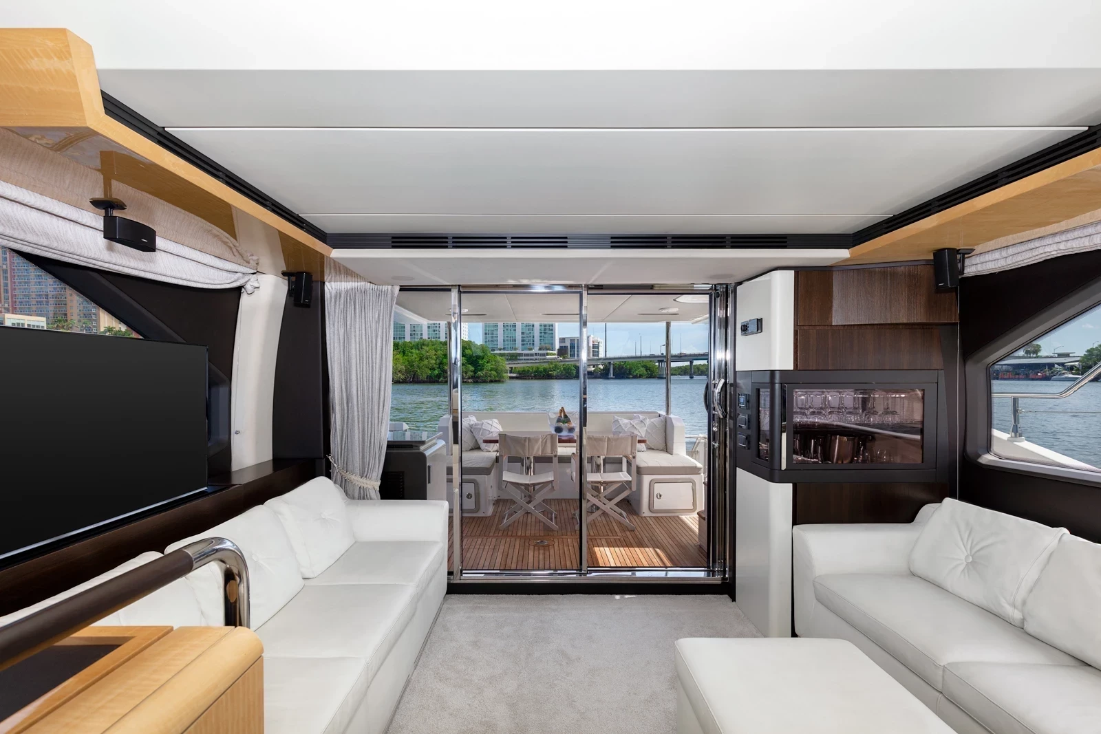   boat rentals Florida MIAMI BEACH Florida  Azimut 66 FLY 2016 68 