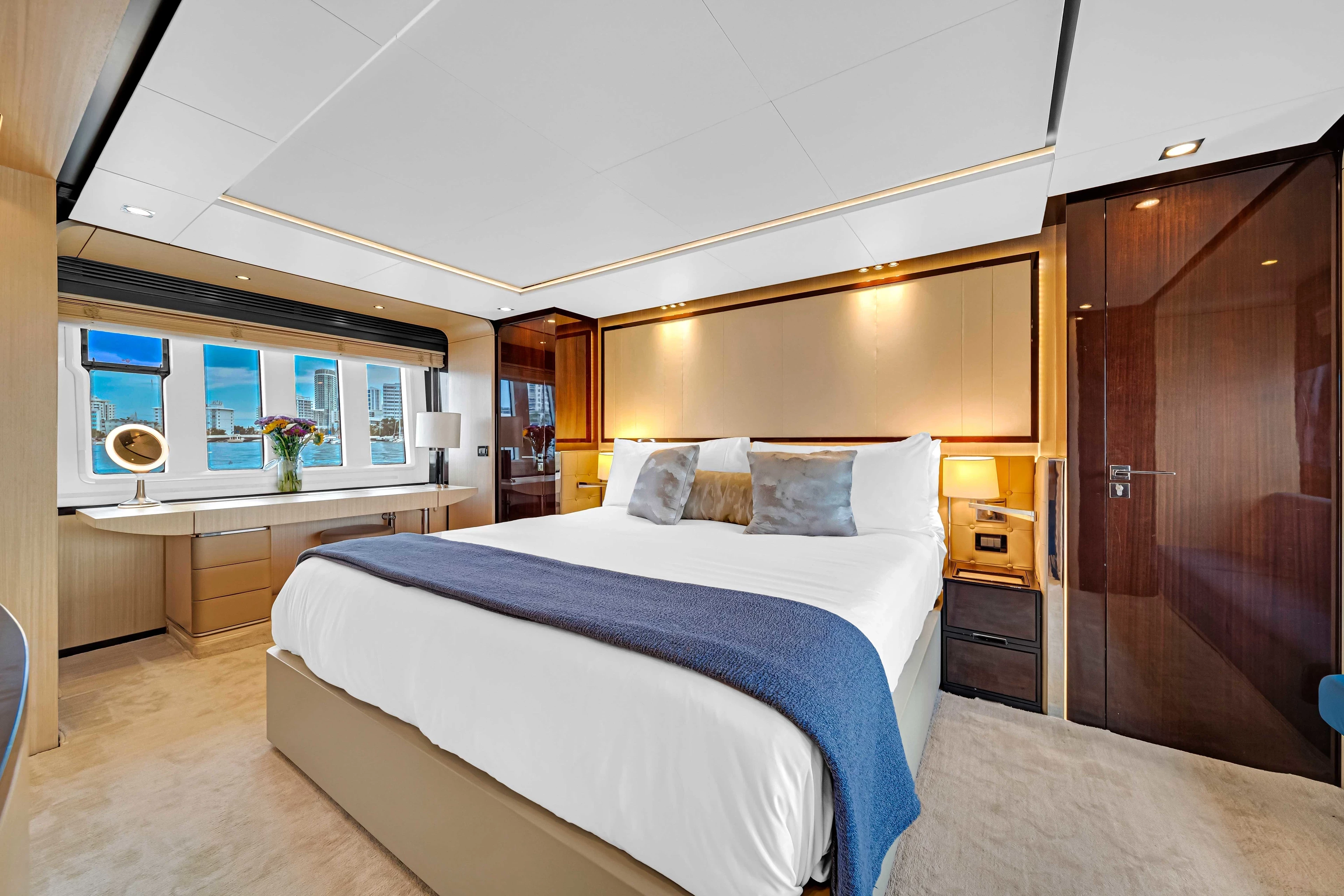   boat rentals Florida MIAMI Florida  Azimut 84 Flybridge 2014 84 