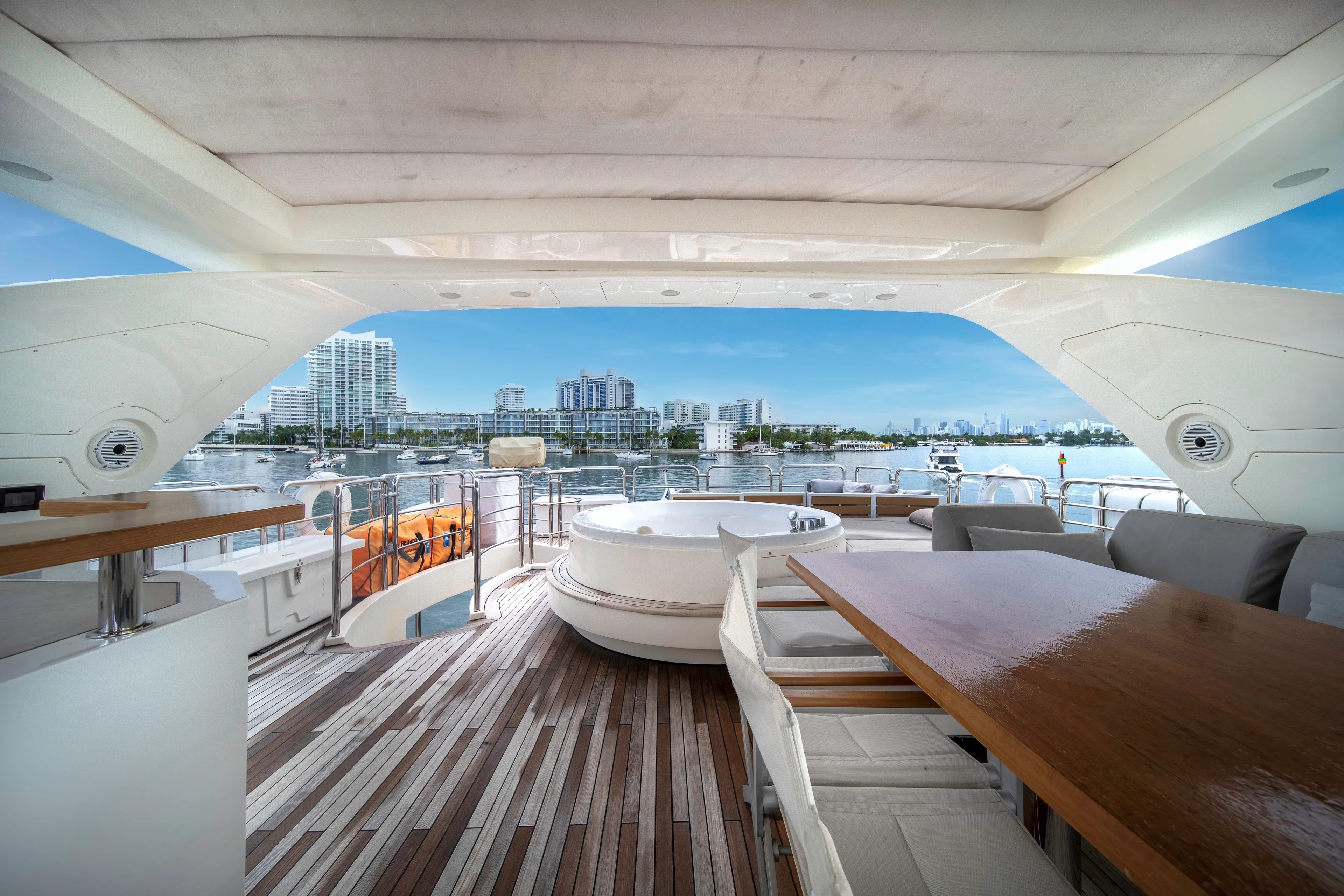   boat rentals Florida MIAMI Florida  Azimut 84 Flybridge 2014 84 
