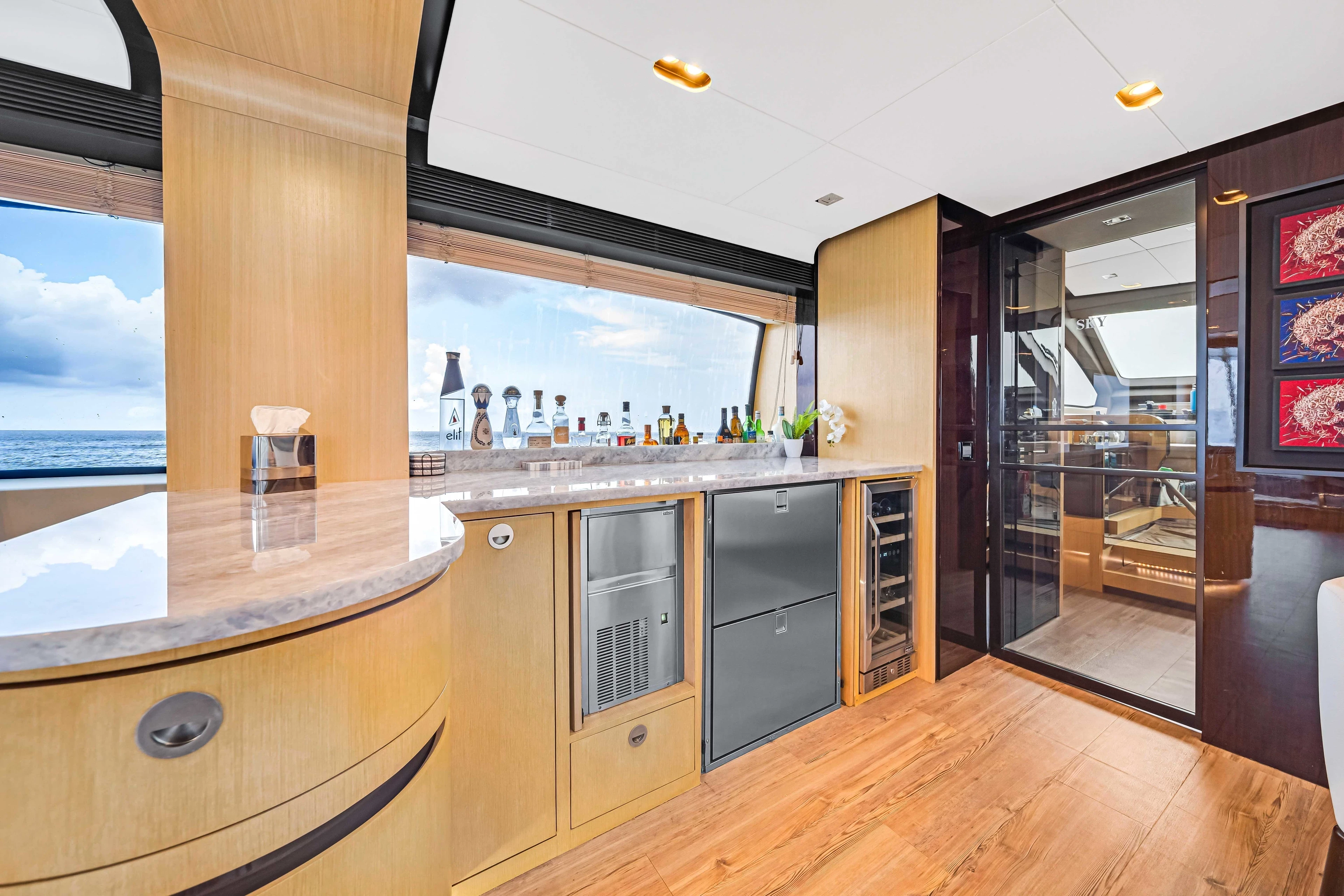   boat rentals Florida MIAMI Florida  Azimut 84 Flybridge 2014 84 