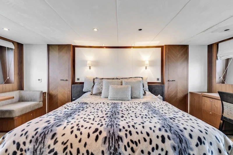   boat rentals Florida MIAMI Florida  Princess 88 Jacuzzi 2014 88 