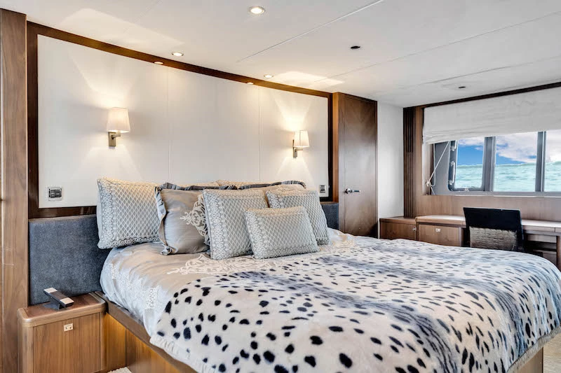  boat rentals Florida MIAMI Florida  Princess 88 Jacuzzi 2014 88 