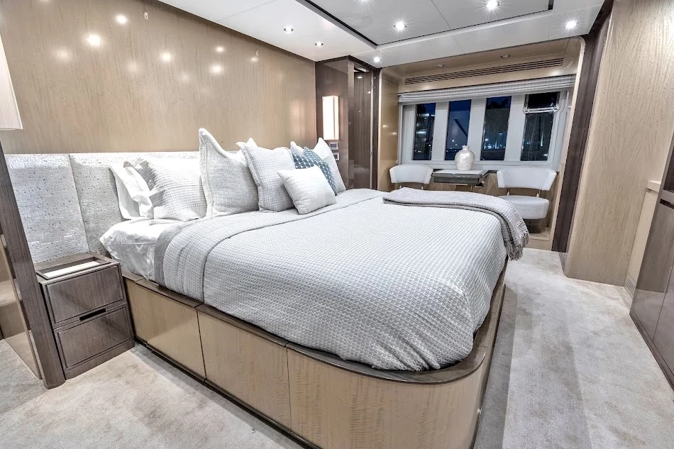   boat rentals Florida MIAMI Florida  Azimut 88 Fly 2022 88 