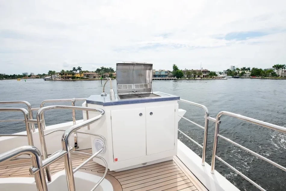   boat rentals Florida MIAMI Florida  Azimut 88 Fly 2022 88 