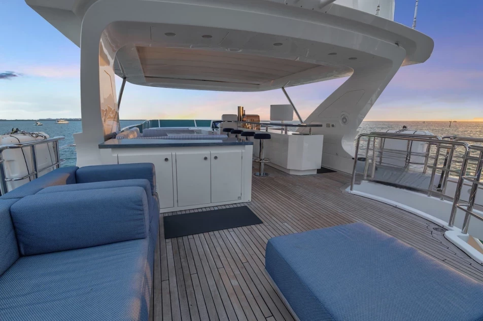   boat rentals Florida MIAMI Florida  Azimut 88 Fly 2022 88 
