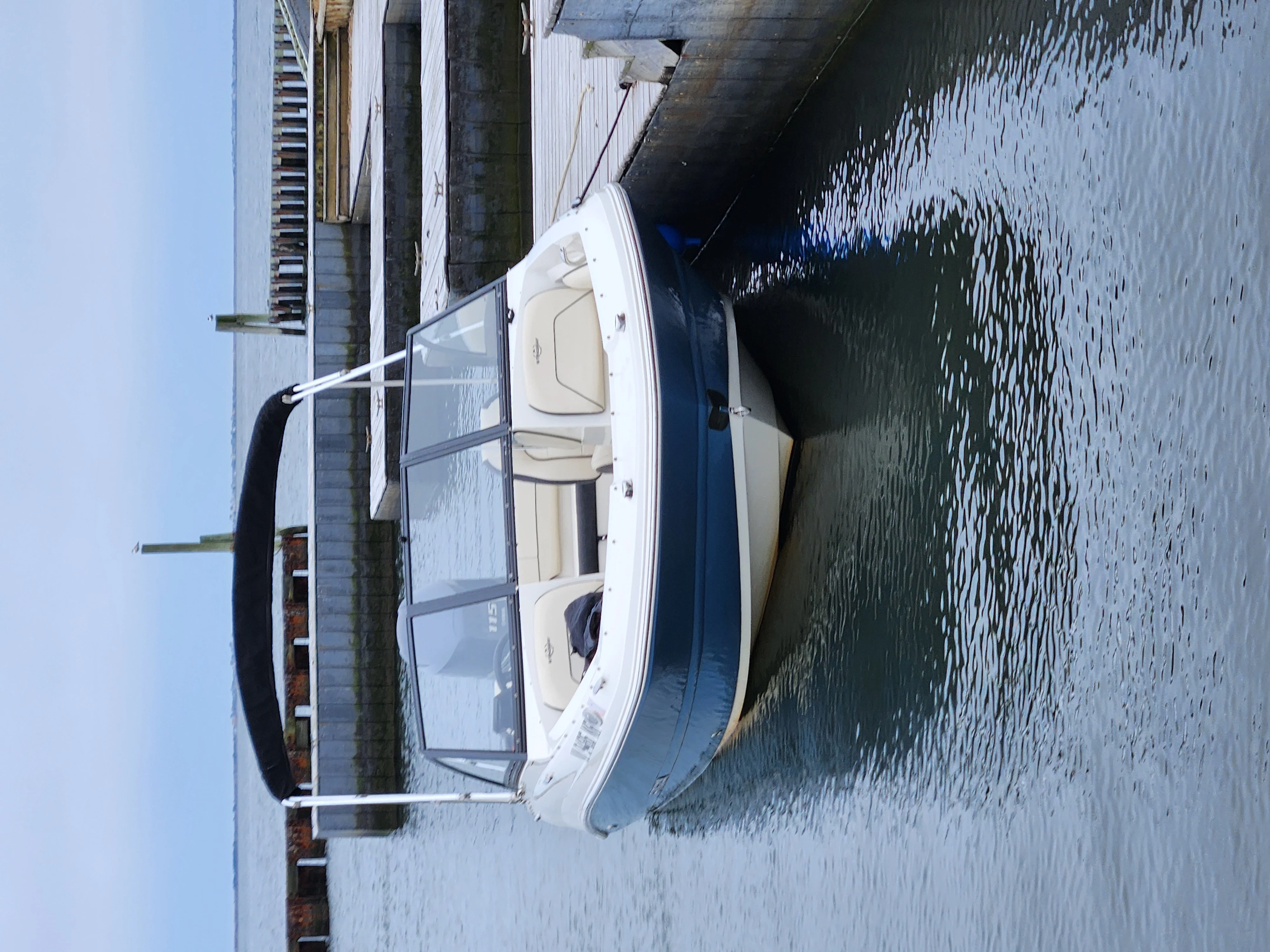   boat rentals New York LINDENHURST New York  Hurricane Sundeck 2000 2008 20 
