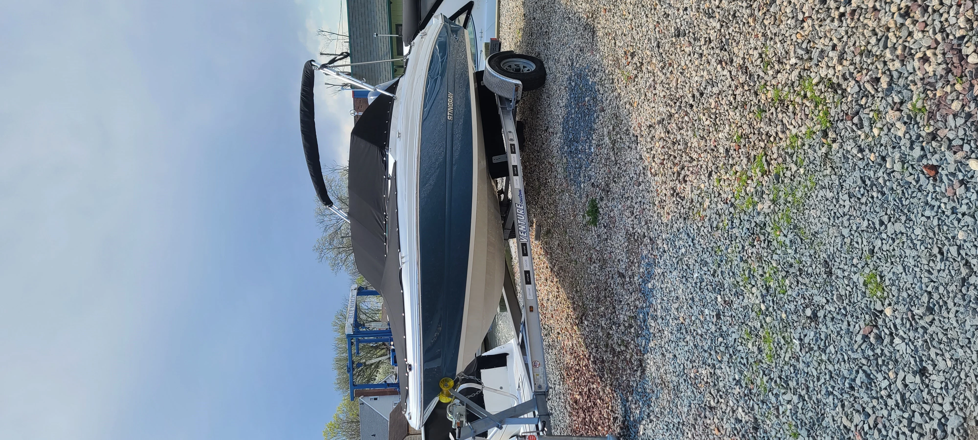   boat rentals New York LINDENHURST New York  Hurricane Sundeck 2000 2008 20 