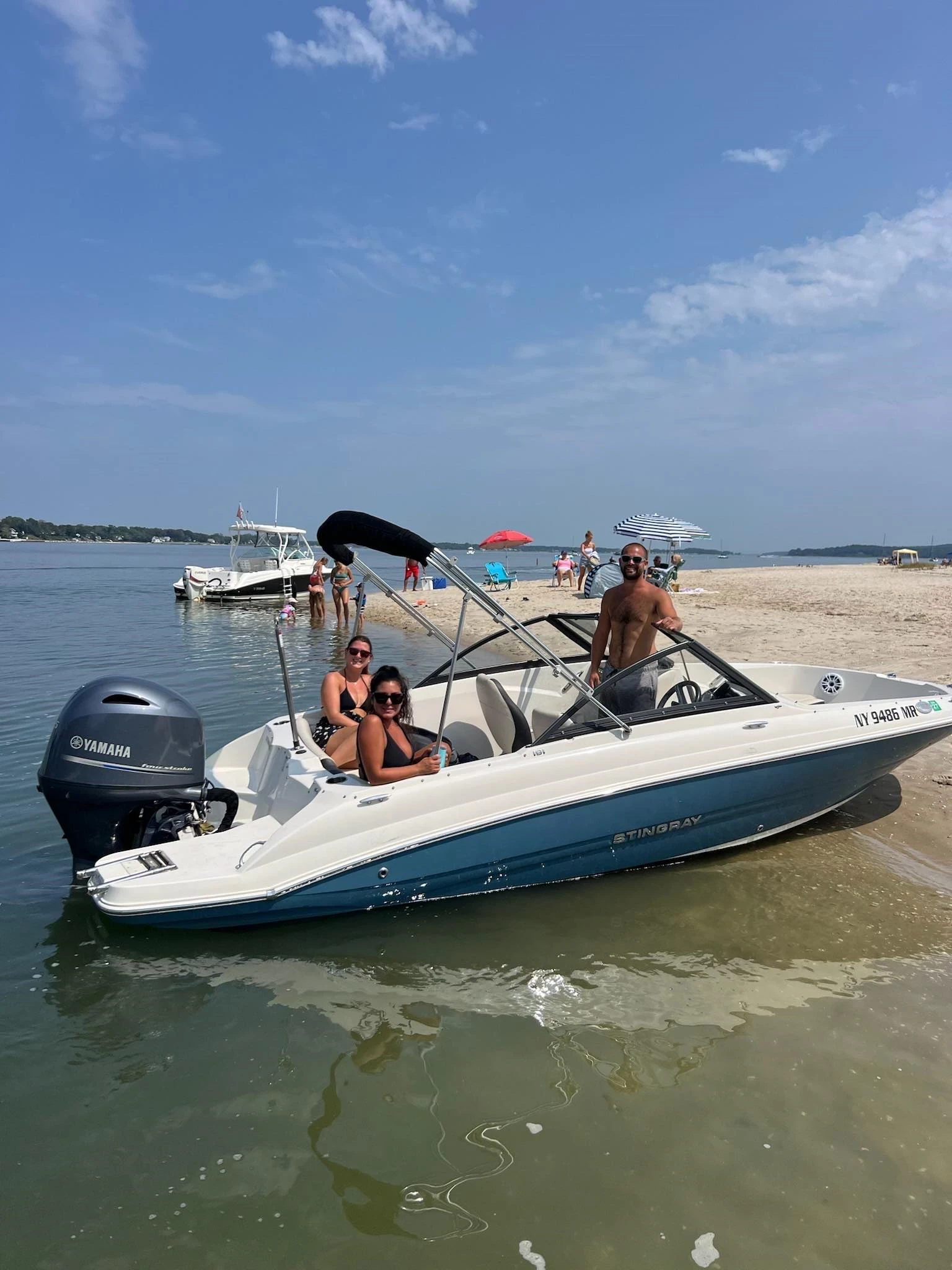 Sting Ray on the Great South Bay boat rentals New York LINDENHURST New York  Stingray 191DC 2021 19 